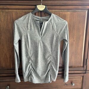 ATHLETA RASHGUARD  SZ.M. GREY HEATHER.